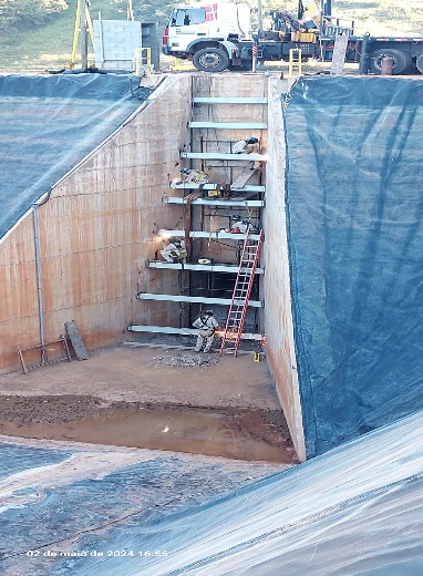 Instalação das vigas suporte da Grade